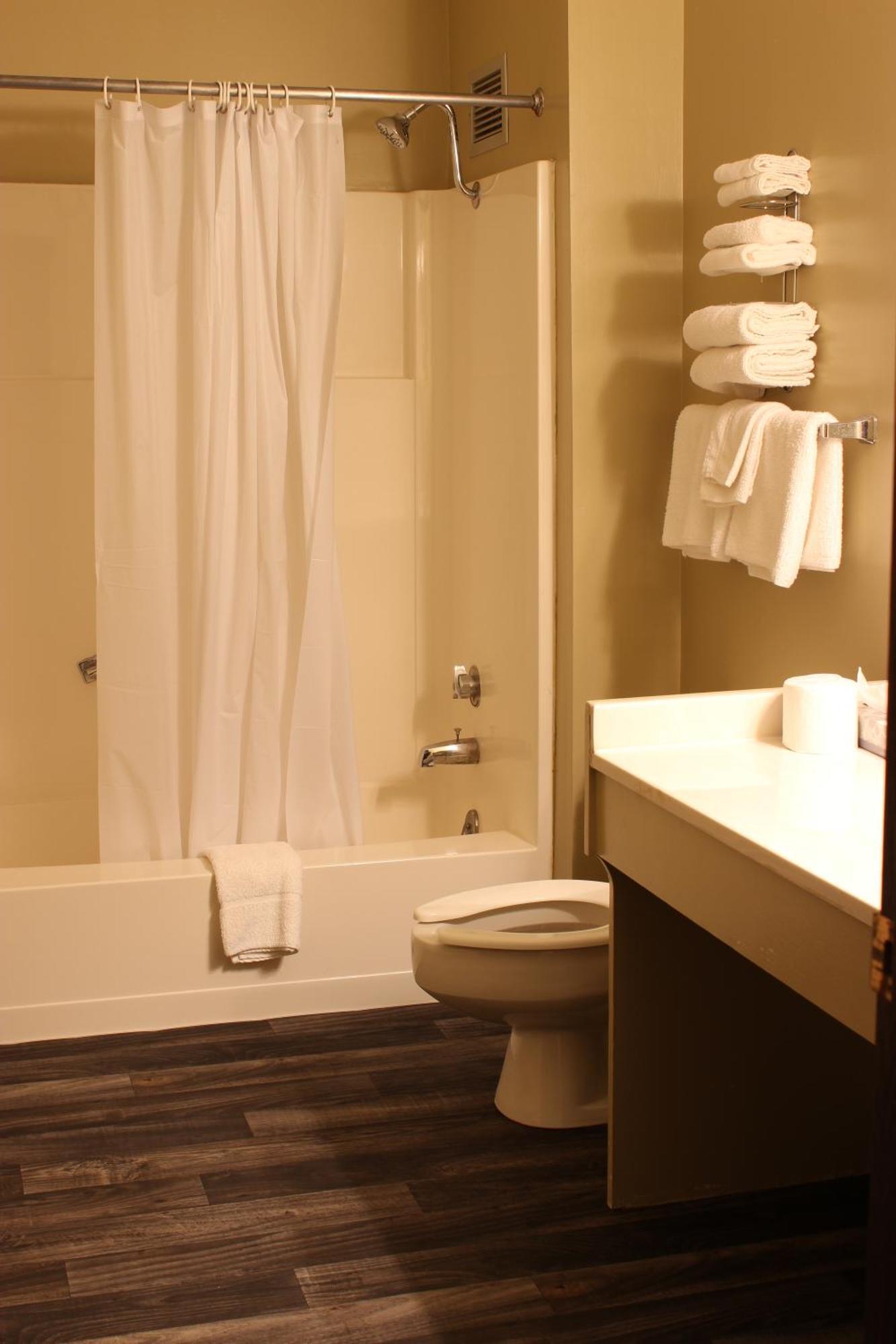 Sunlac Inn Devils Lake Habitación foto