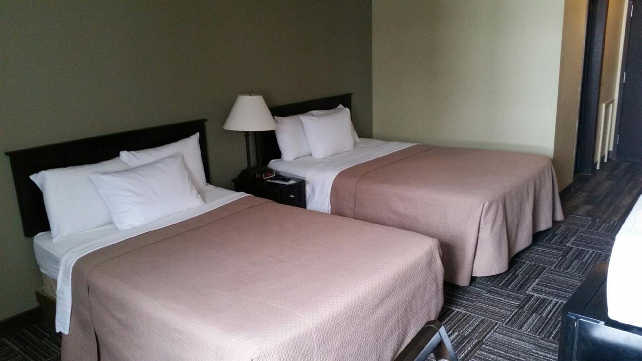 Sunlac Inn Devils Lake Habitación foto