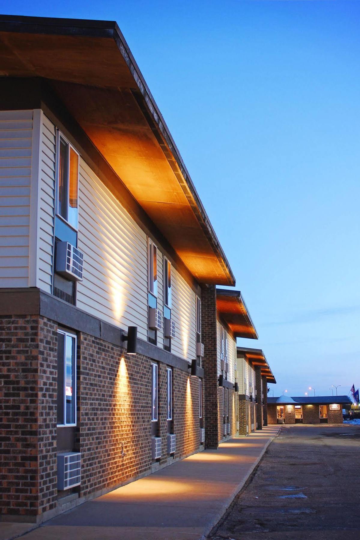 Sunlac Inn Devils Lake Exterior foto